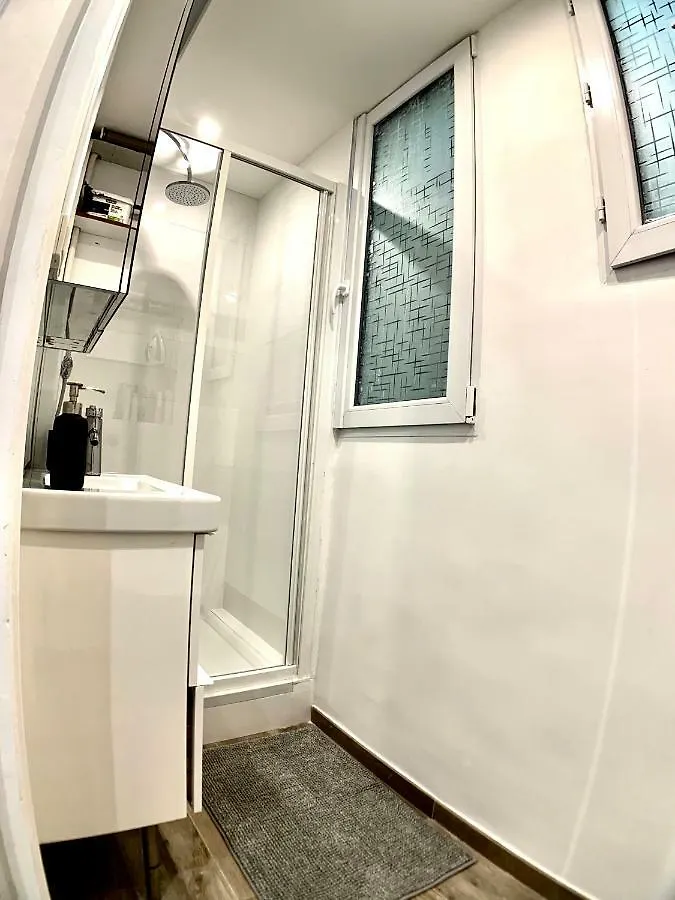 Apartment Champs Elysees 2 *