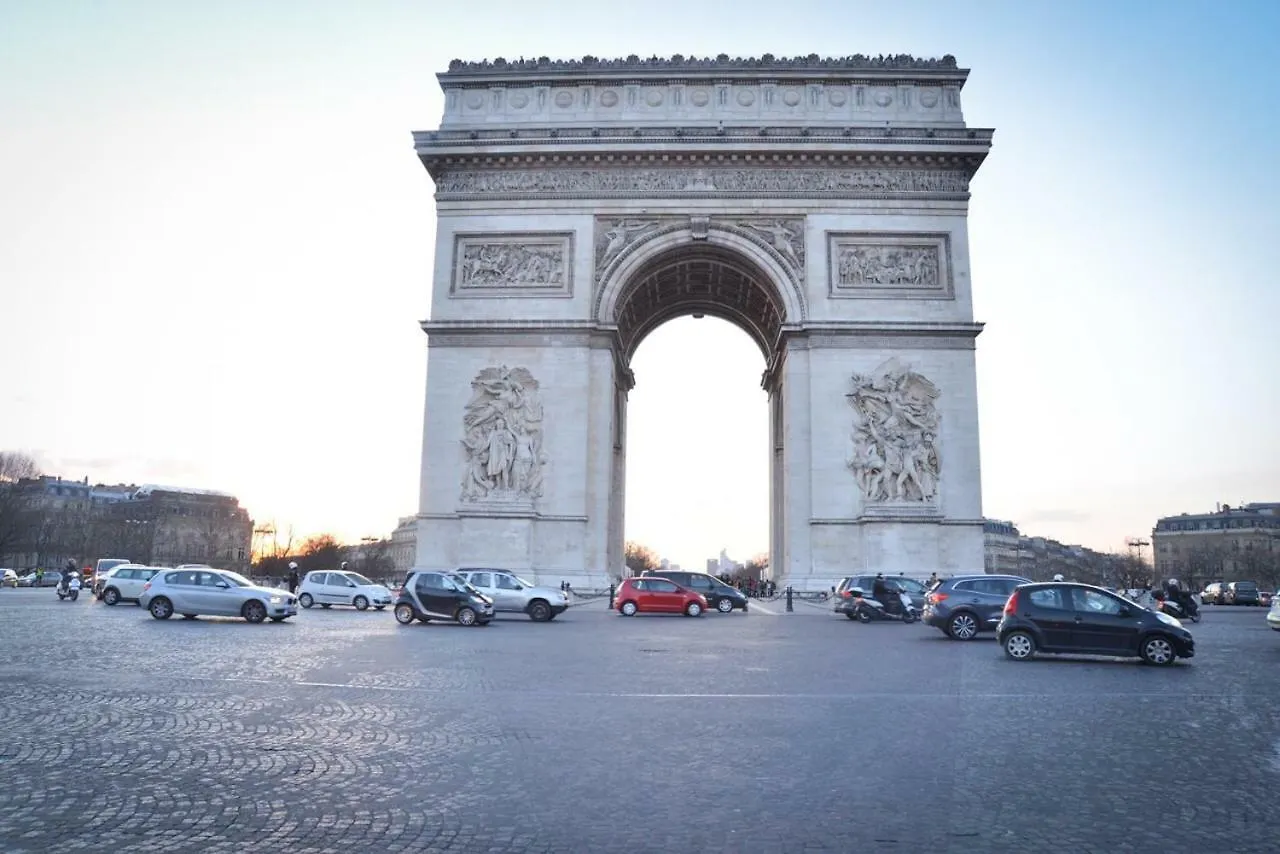 Champs Elysees 2 * Παρίσι